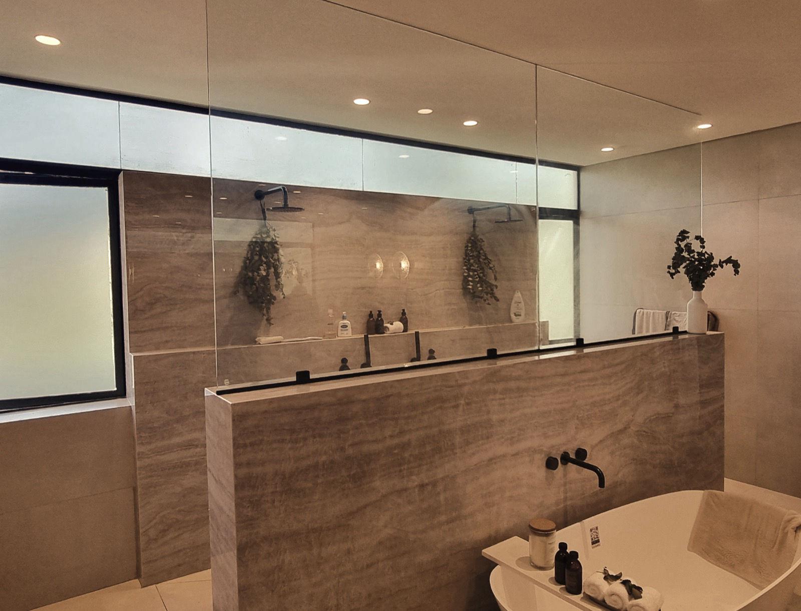 Bathroom glass screen